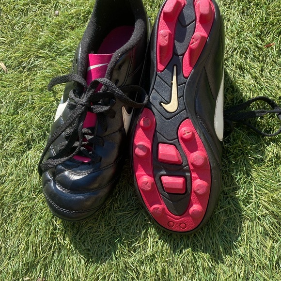 Nike Youth Jr.
Phantom GT size 1 shoes - Picture 4 of 7